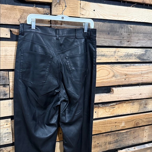 Levi's Premium Women's Faux Leather
Ribcage Straight Leg Pants Black Size 30 - Picture 5 of 10